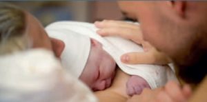 Vertrauen-in-Selbstregulation-Babykoerpersprache-Kati-Molin-fotolia.de